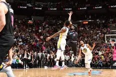 爱游戏app-包含刚刚！费城76人今晚绝杀压哨纽约尼克斯迎全明星赛关键赛，风云突变勒沃库森冲刺阶段绝杀压哨的词条