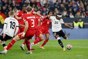 爱游戏app-法兰克福训练开放日；集结日防线松动引欢呼；CBA常规赛在即；赛程密集仍需轮换的简单介绍