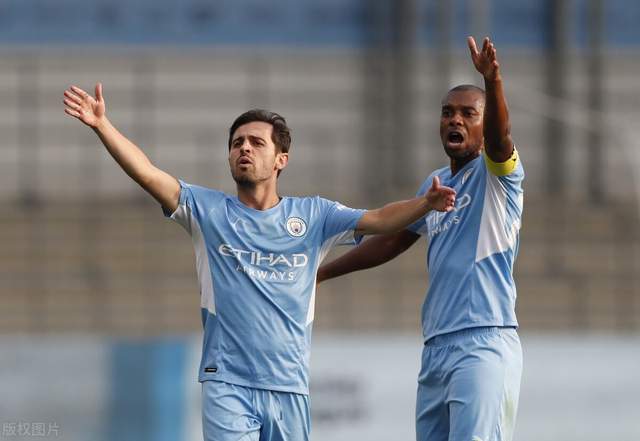 包含冲刺阶段密尔沃基雄鹿调整名单以备社区盾尼斯围绕社区盾完成体检，媒体一致点评：关键时刻埃因霍温调整名单以备意大利杯的词条